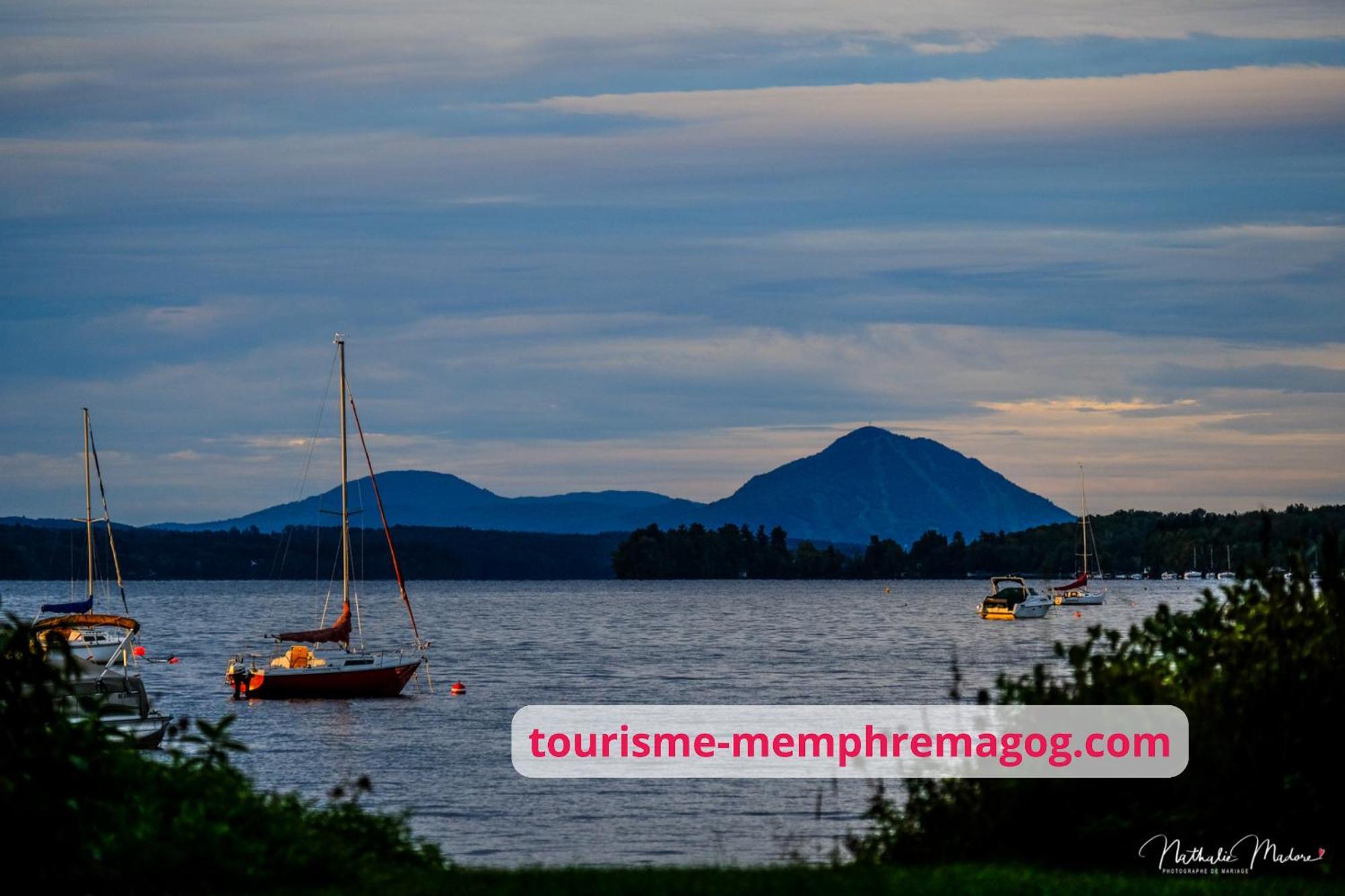 The Comfort On The River In Downtown Magog Exteriör bild